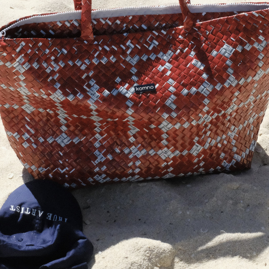 the shoulder bag. — zip