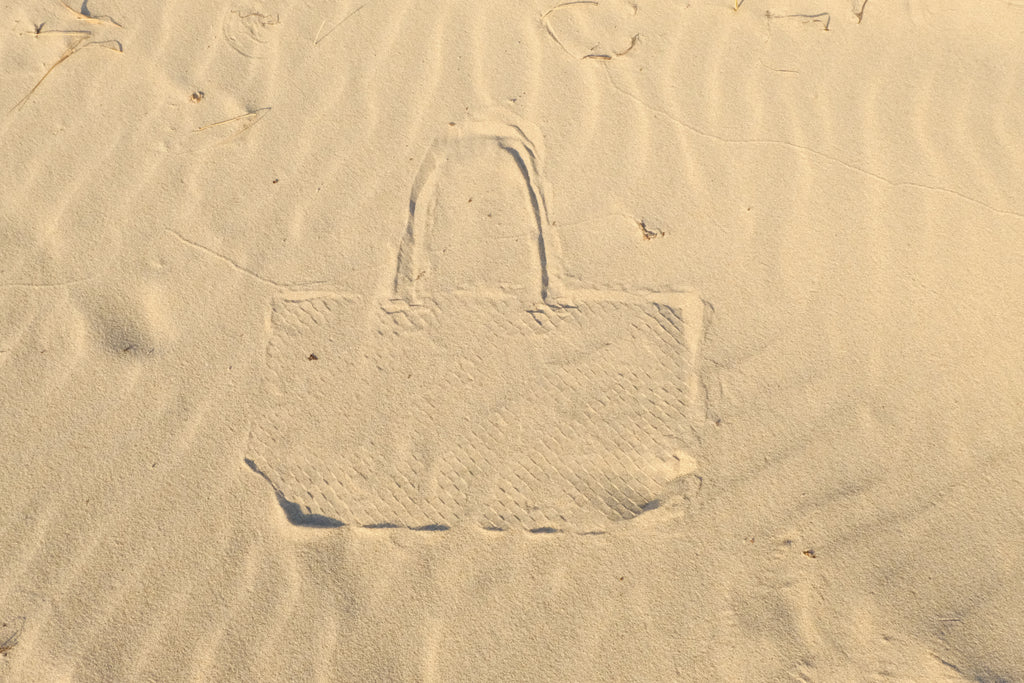 the shoulder bag. — mid